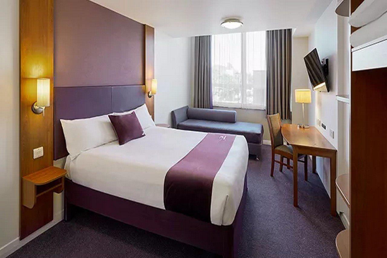 Premier Inn Newmarket Newmarket  Exterior foto